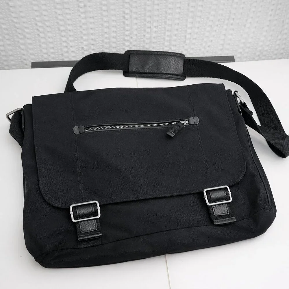 Banana Republic Black Messenger Laptop Bag Adjustable Strap Work Travel - Picture 1 of 13